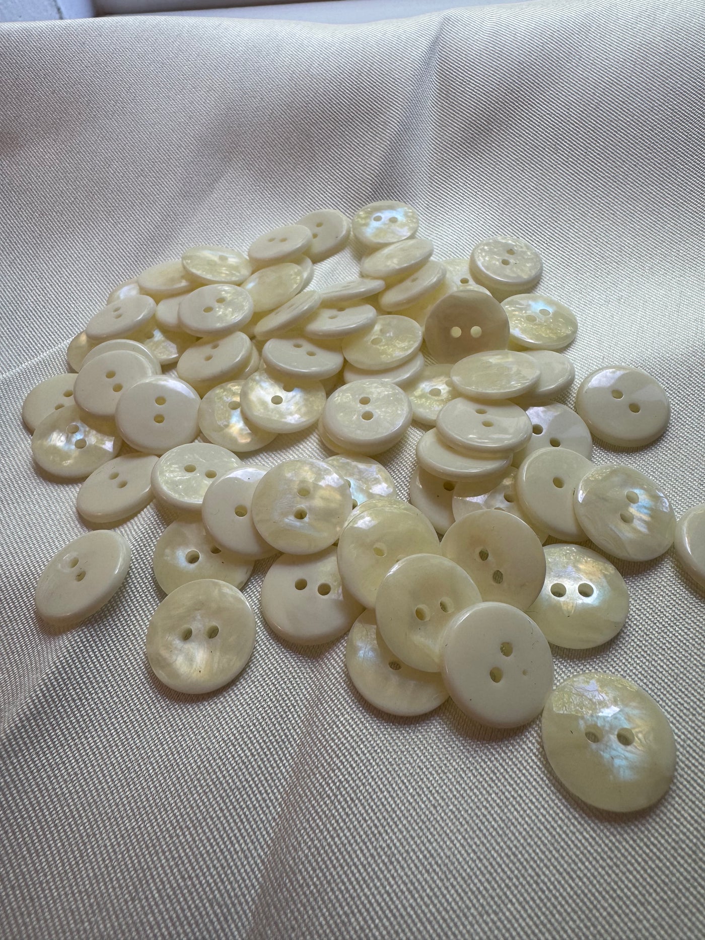 18mm natural mother of pearl shell buttons with a soft iridescent ...