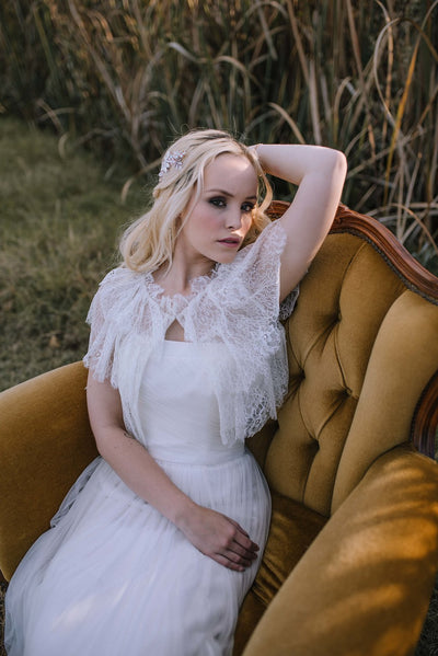 Strapless tulle wedding dress